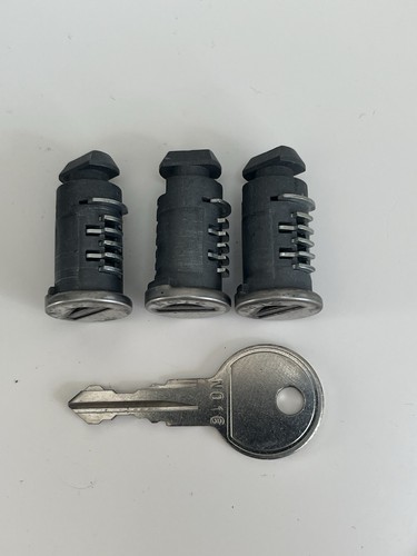 Thule lock and - 3,
